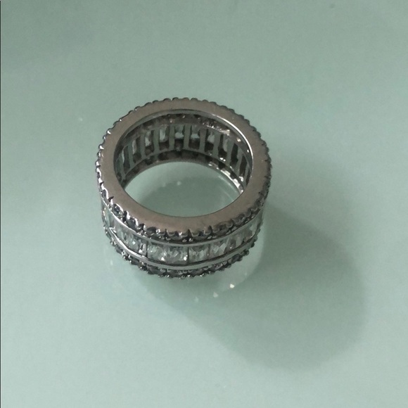 Beautiful CZ ring - Picture 3 of 3